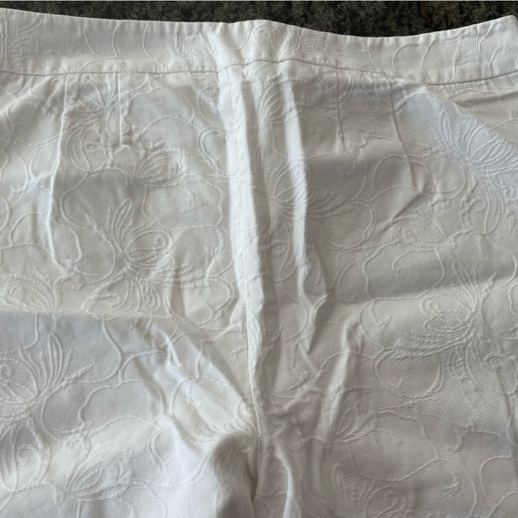 🤍🔥TALBOTS size 14 white cotton pant with beautiful fabric detail. Like new!! - Picture 7 of 9